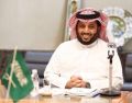 آل الشيخ يطلب مقابلة طفلة أصيبت باحتفالات اليوم الوطني